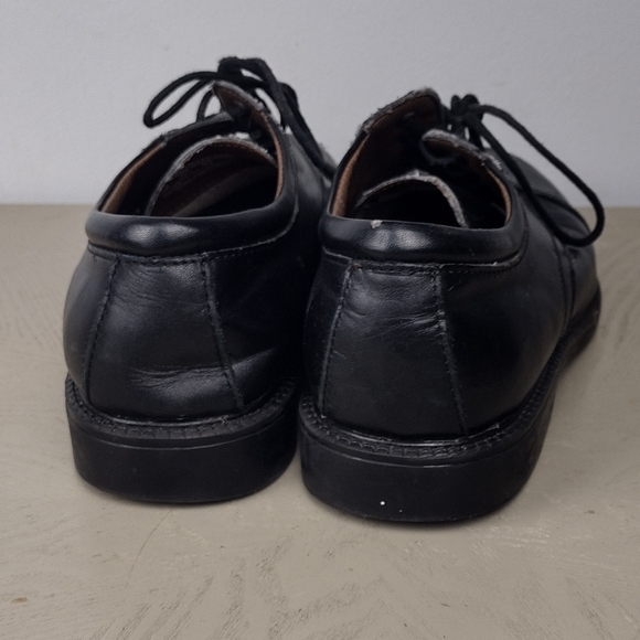Classic Black Men's Leather Shoes - Picture 2 of 9